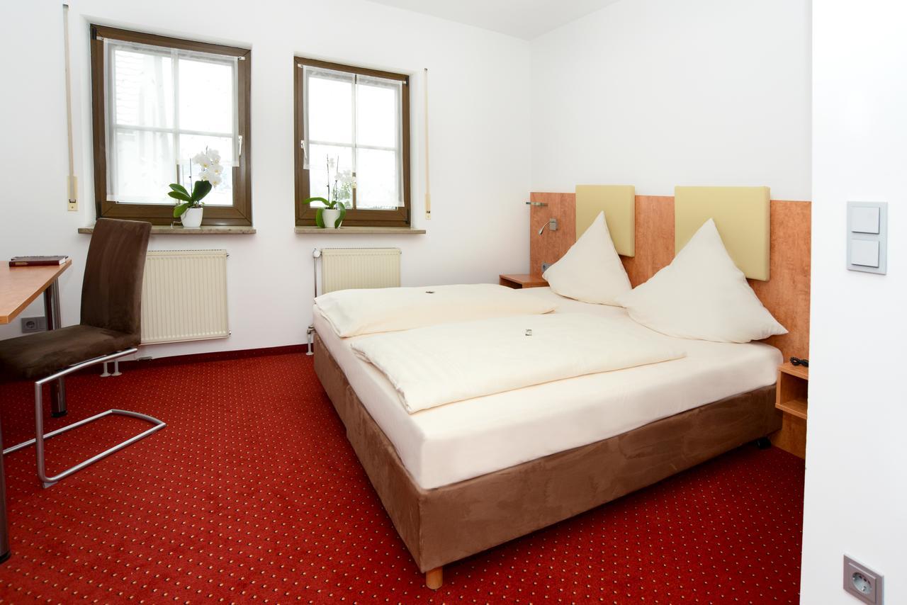 Hotel Jaegerhof Roth  ภายนอก รูปภาพ