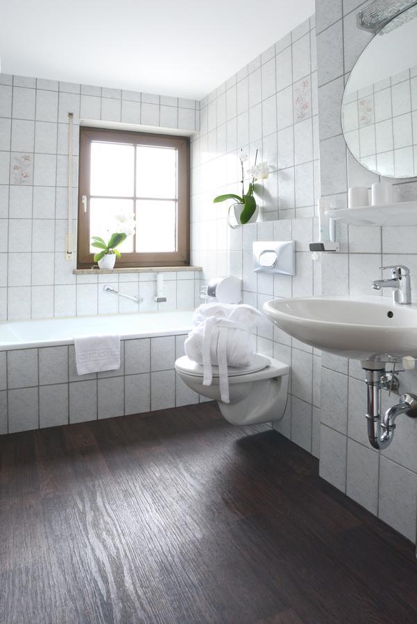 Hotel Jaegerhof Roth  ภายนอก รูปภาพ