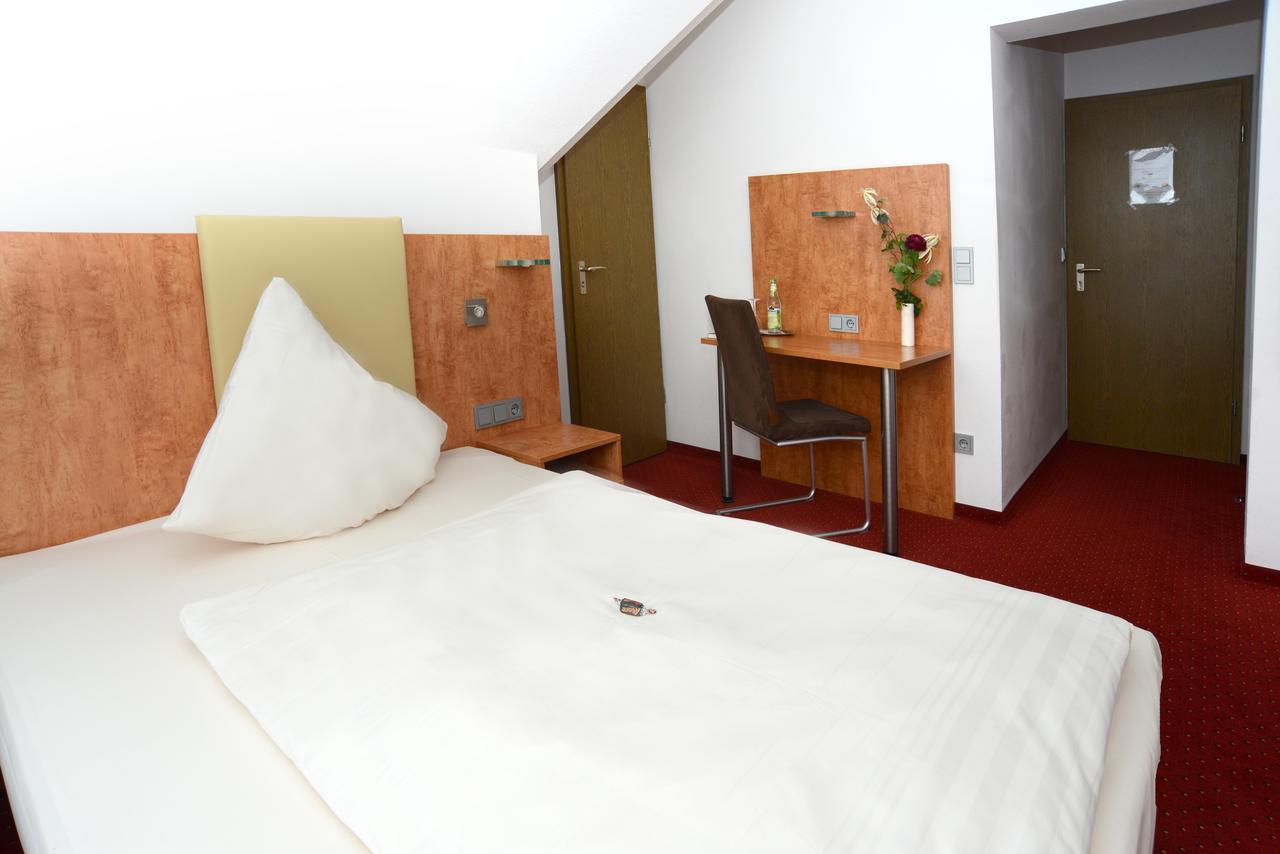 Hotel Jaegerhof Roth  ภายนอก รูปภาพ