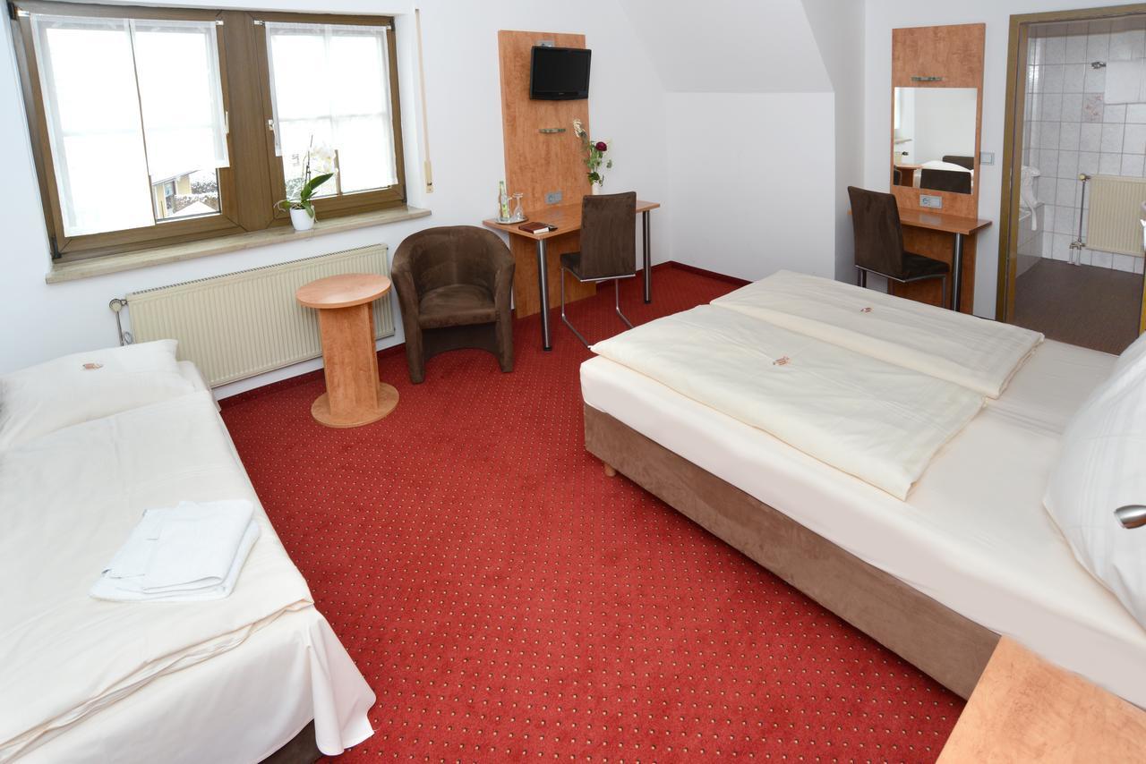 Hotel Jaegerhof Roth  ภายนอก รูปภาพ