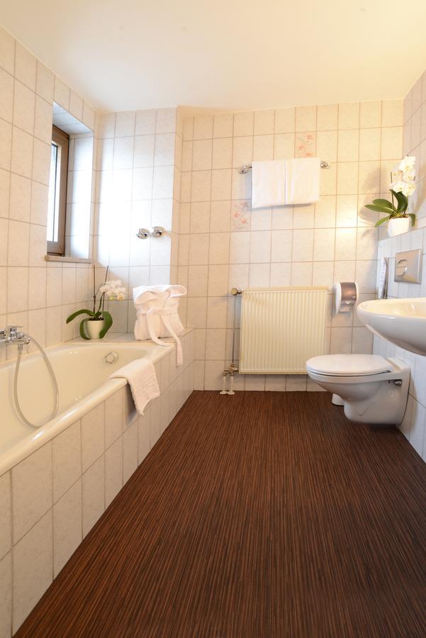 Hotel Jaegerhof Roth  ภายนอก รูปภาพ