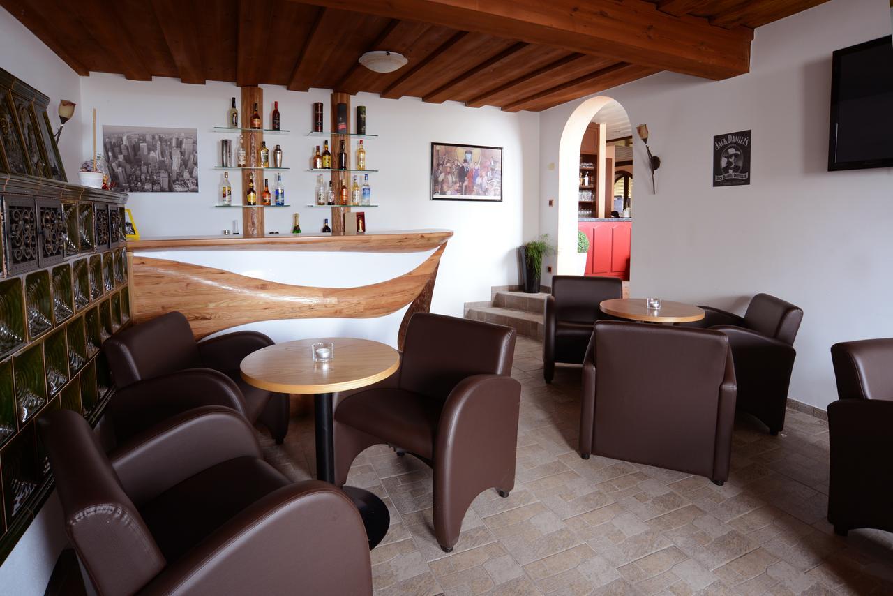 Hotel Jaegerhof Roth  ภายนอก รูปภาพ
