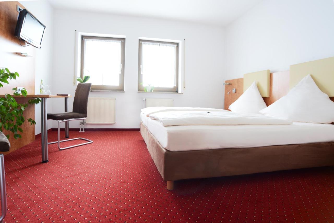 Hotel Jaegerhof Roth  ภายนอก รูปภาพ