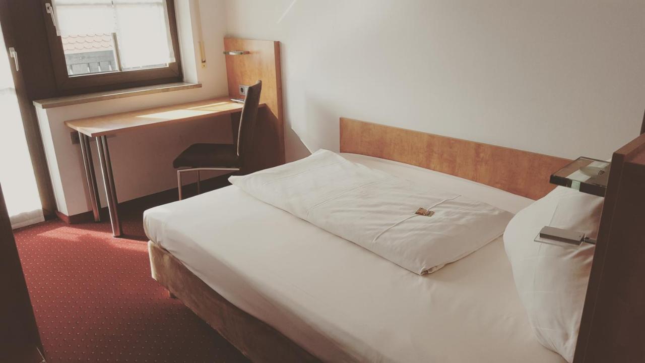 Hotel Jaegerhof Roth  ภายนอก รูปภาพ