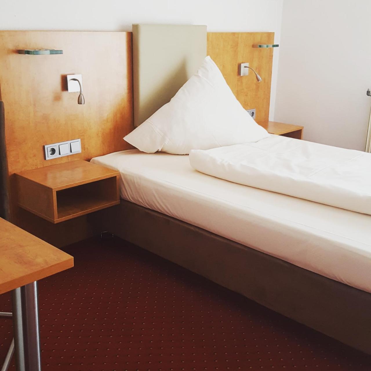 Hotel Jaegerhof Roth  ภายนอก รูปภาพ