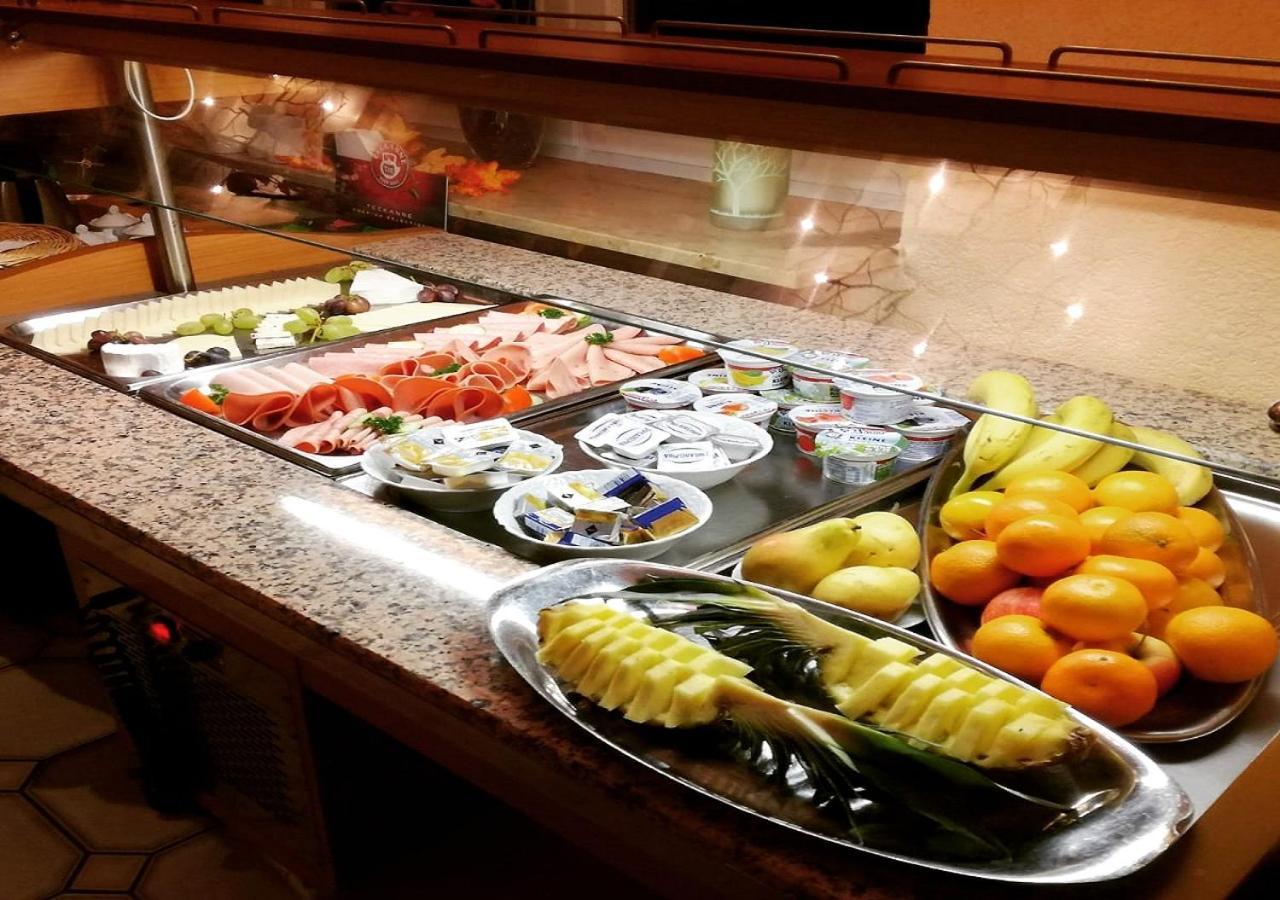 Hotel Jaegerhof Roth  ภายนอก รูปภาพ